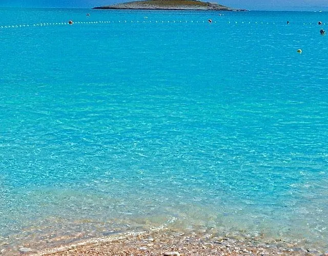 Hvar 8 Min To The