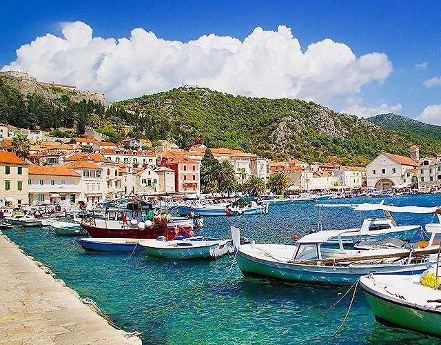 Hvar 8 Min To The