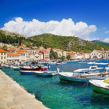 Hvar 8 Min To The